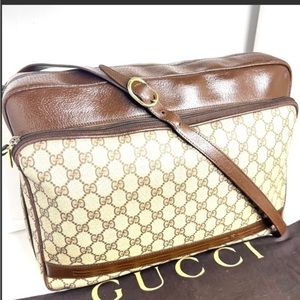 Gucci vintage Messenger crossbody bag.